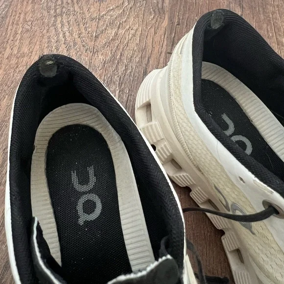 On Running On Cloud White & Black Athletic Shoes Women’s Sz 7 - Picture 4 of 15